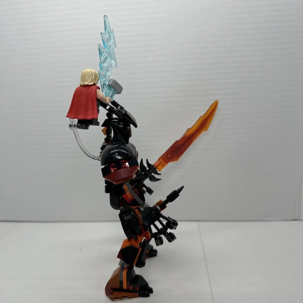 LEGO Super Heroes: Thor Vs. Surtur Construction Figure (76289) INCOMPLETE - Picture 12 of 16